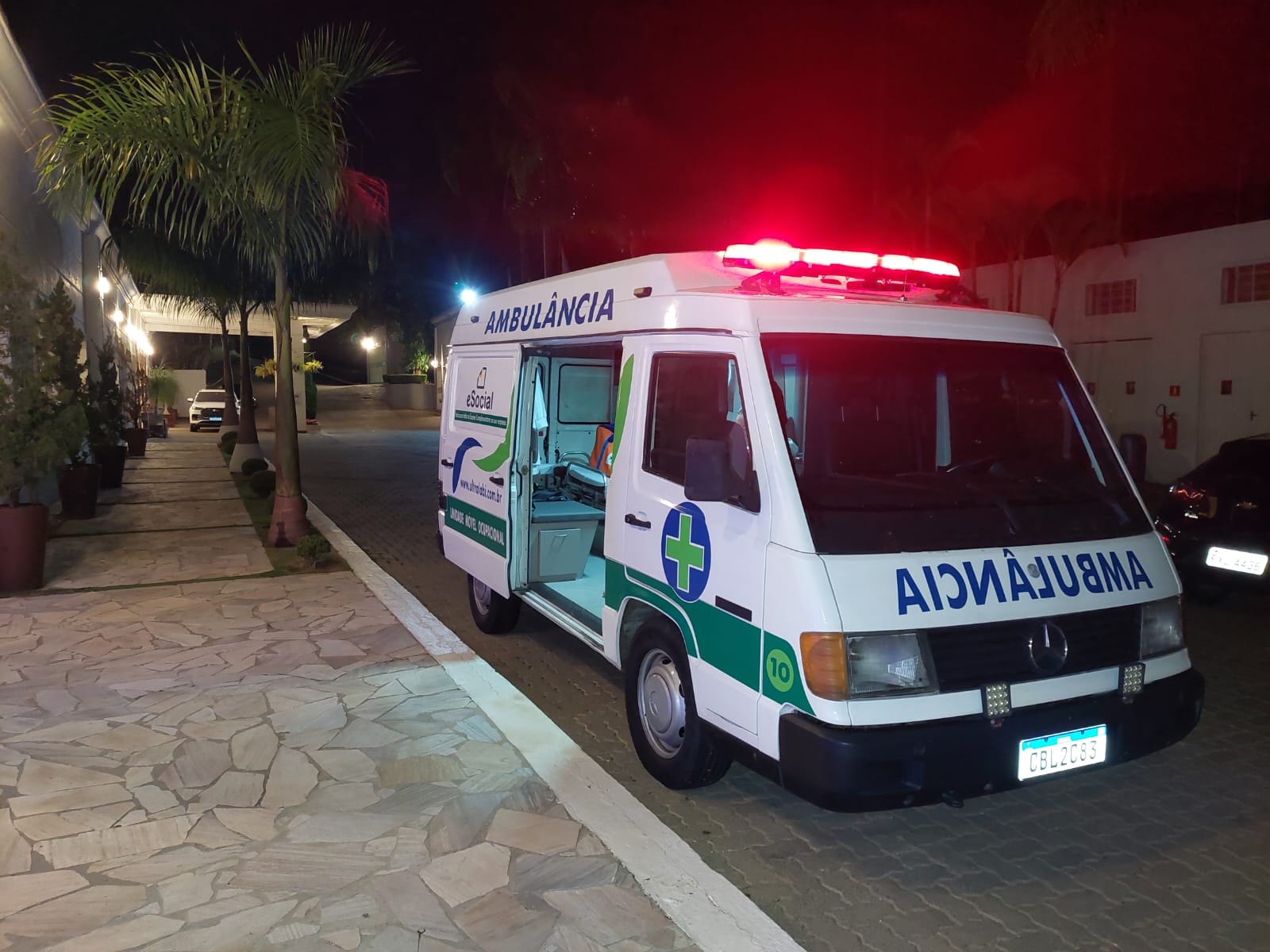 Unidade Móvel Ultralabi estacionada para atendimento in loco